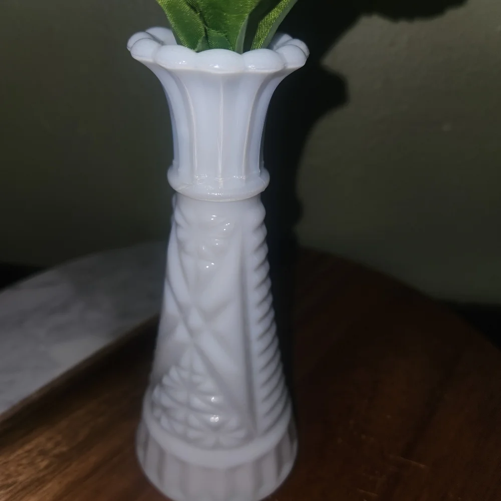 Milkglass vase vintage vase